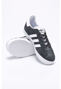 adidas Originals - Buty dziecięce Gazelle BB2503. Nosek buta: okrągły. Zapięcie: sznurówki. Kolor: szary. Materiał: guma. Model: Adidas Gazelle #6