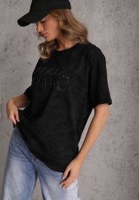 Renee - Czarny Bawełniany T-shirt Oversize z Haftowanym Napisem z Cekinami Talomora. Okazja: na imprezę, na co dzień. Kolor: czarny. Materiał: bawełna. Wzór: haft, napisy. Styl: rockowy, casual #6