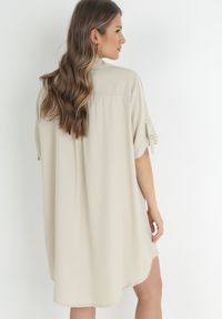 Born2be - Jasnobeżowa Pudełkowa Sukienka Mini z Kołnierzykiem Zeena. Kolor: beżowy. Długość rękawa: krótki rękaw. Długość: mini #3