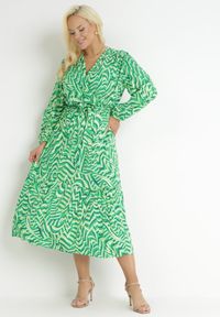 Born2be - Zielona Kopertowa Sukienka Maxi z Wiązanym Paskiem Aprlia. Kolor: zielony. Materiał: wiskoza, tkanina, materiał. Typ sukienki: kopertowe. Długość: maxi