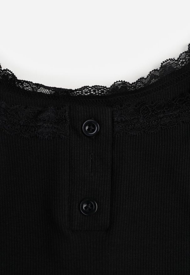 Renee - Czarny Bawełniany Top z Koronką i Guzikami przy Dekolcie Berinde. Okazja: na co dzień. Kolor: czarny. Materiał: bawełna, koronka. Wzór: koronka. Styl: casual, elegancki
