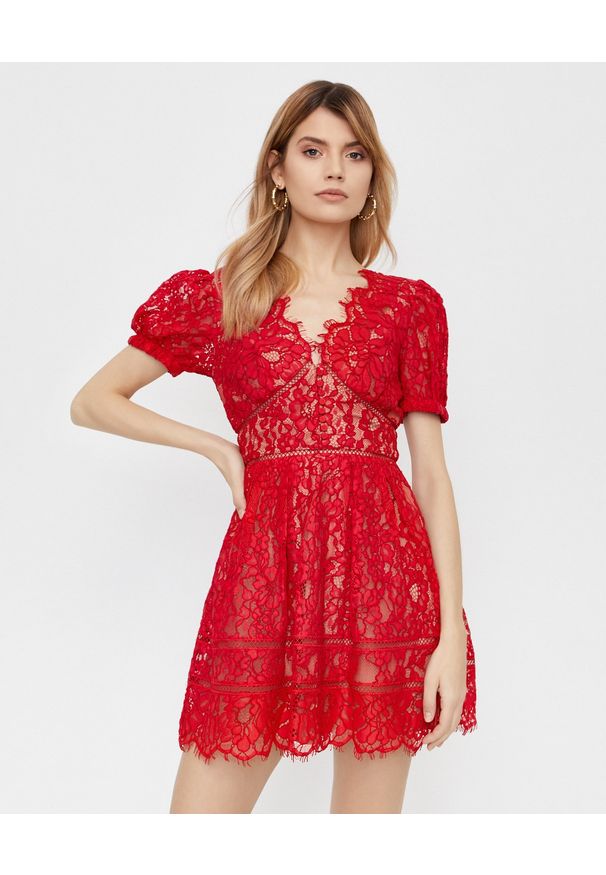 SELF PORTRAIT - Czerwona sukienka z koronki. Kolor: czerwony. Materiał: koronka. Wzór: koronka. Typ sukienki: dopasowane, rozkloszowane. Długość: mini