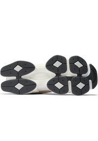 Buty unisex New Balance U9060LBD – beżowe. Kolor: beżowy. Materiał: zamsz, guma, skóra. Szerokość cholewki: normalna. Sport: turystyka piesza #5