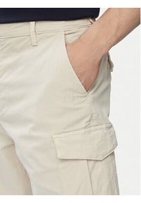 Guess Szorty materiałowe M6GDVA W1703 Kremowy Regular Fit. Kolor: kremowy. Materiał: bawełna #4
