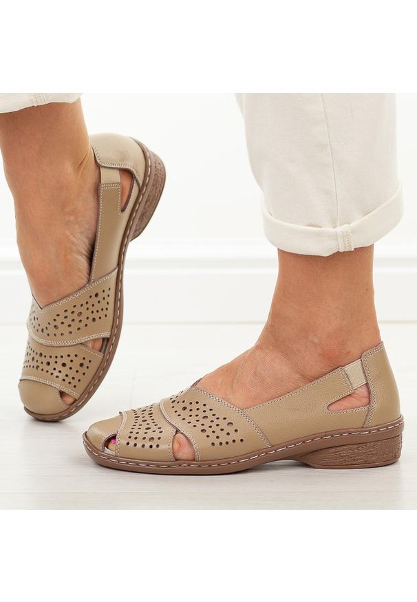 Beżowe ażurowe skórzane półbuty damskie Vinceza 66928. Okazja: na co dzień, na spacer. Nosek buta: okrągły. Kolor: beżowy. Materiał: skóra. Szerokość cholewki: normalna. Wzór: ażurowy. Sezon: wiosna, lato. Styl: casual, klasyczny, elegancki