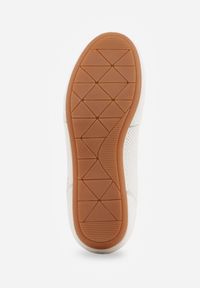 Renee - Białe Minimalistyczne Sneakersy Zamszowe ze Skórzaną Wkładką i Perforacją Zaehlisa. Okazja: na co dzień. Kolor: biały. Materiał: skóra, zamsz. Szerokość cholewki: normalna #4