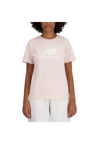 Koszulka New Balance WT41502OUK - różowa. Kolor: różowy. Materiał: bawełna. Długość rękawa: krótki rękaw. Długość: krótkie. Wzór: napisy