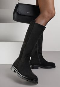 Born2be - Czarne Eleganckie Kozaki Oficerki z Imitacji Zamszu Zdobione Aplikacją Salissana. Okazja: na co dzień. Kolor: czarny. Materiał: zamsz. Wzór: aplikacja. Styl: elegancki #5