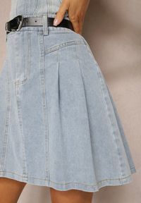 Renee - Jasnoniebieska Bawełniana Spódnica Jeansowa High Waist o Rozkloszowanym Fasonie Risat. Stan: podwyższony. Kolor: niebieski. Materiał: jeans, bawełna