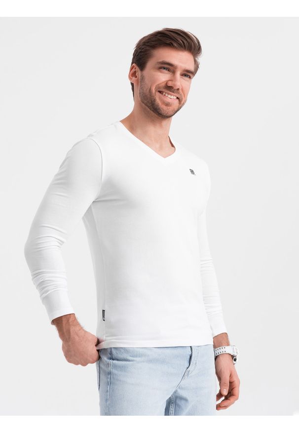 Ombre Clothing - Zestaw męskich longsleeve'ów SLIM FIT z dekoltem typu V i logotypem 2-pak – mix biały/czarny V4 Z87 - XXL. Okazja: na co dzień. Kolor: biały. Materiał: bawełna, materiał, elastan. Długość rękawa: długi rękaw. Wzór: gładki, jednolity. Styl: klasyczny, casual