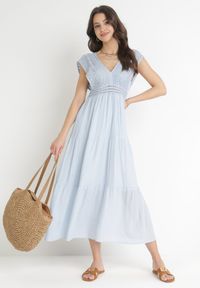 Born2be - Niebieska Rozkloszowana Sukienka Maxi z Szydełkową Górą i Falbanką Wakima. Kolor: niebieski. Materiał: tkanina. Długość rękawa: bez rękawów. Sezon: wiosna, lato. Długość: maxi #1