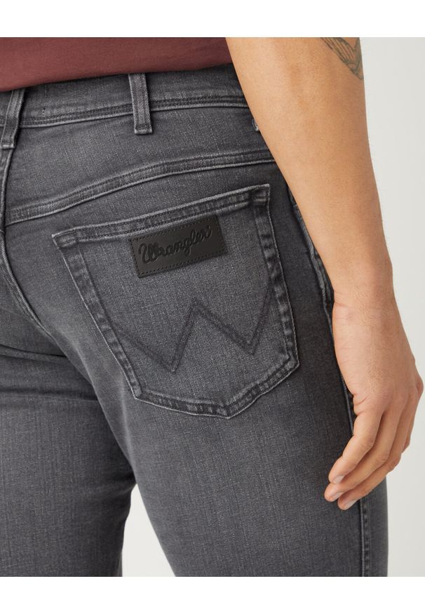 Wrangler - WRANGLER TEXAS MĘSKIE SPODNIE JEANSOWE JEANSY DŻINSY FALCON 112341392 W121013547. Okazja: na co dzień, do pracy. Sezon: lato. Styl: casual, klasyczny, rockowy