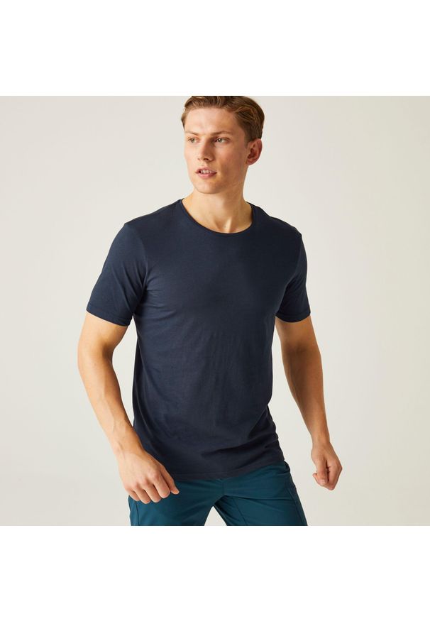 Regatta - Tait męska koszulka. Kolor: czerwony, niebieski, wielokolorowy. Materiał: bawełna, jersey. Sport: turystyka piesza