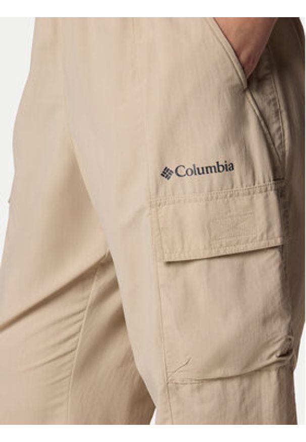columbia - Columbia Spodnie outdoor Sandier™ Parachute Pant 2119061 Beżowy Relaxed Fit. Kolor: beżowy. Materiał: syntetyk. Sport: outdoor