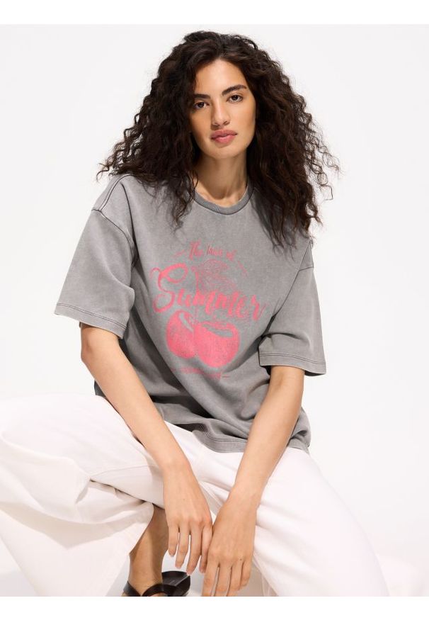 Reserved - T-shirt z nadrukiem - jasnoszary. Kolor: szary. Materiał: bawełna, dzianina. Wzór: nadruk