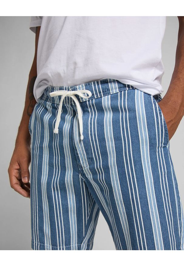 Lee - LEE DRAWSTRING SHORT MĘSKIE SZARTY W PASKI INDIGO L73UKODK 112120782. Wzór: paski