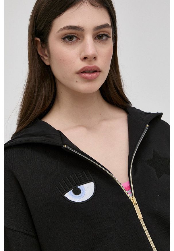 Chiara Ferragni bluza bawełniana damska kolor czarny z kapturem gładka. Typ kołnierza: kaptur. Kolor: czarny. Materiał: bawełna. Wzór: gładki