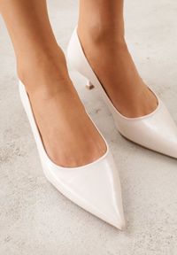 Born2be - Beżowe Czółenka na Obcasie Typu Kaczuszka Hollybloom. Okazja: na co dzień. Kolor: beżowy. Materiał: jeans. Obcas: na obcasie. Styl: klasyczny, casual, elegancki. Wysokość obcasa: średni #9