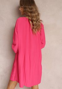 Renee - Różowa Plisowana Sukienka Mini z Długimi Rękawami Oversize Ticini. Kolor: różowy. Materiał: tkanina. Długość rękawa: długi rękaw. Sezon: wiosna, jesień. Typ sukienki: oversize. Długość: mini #2