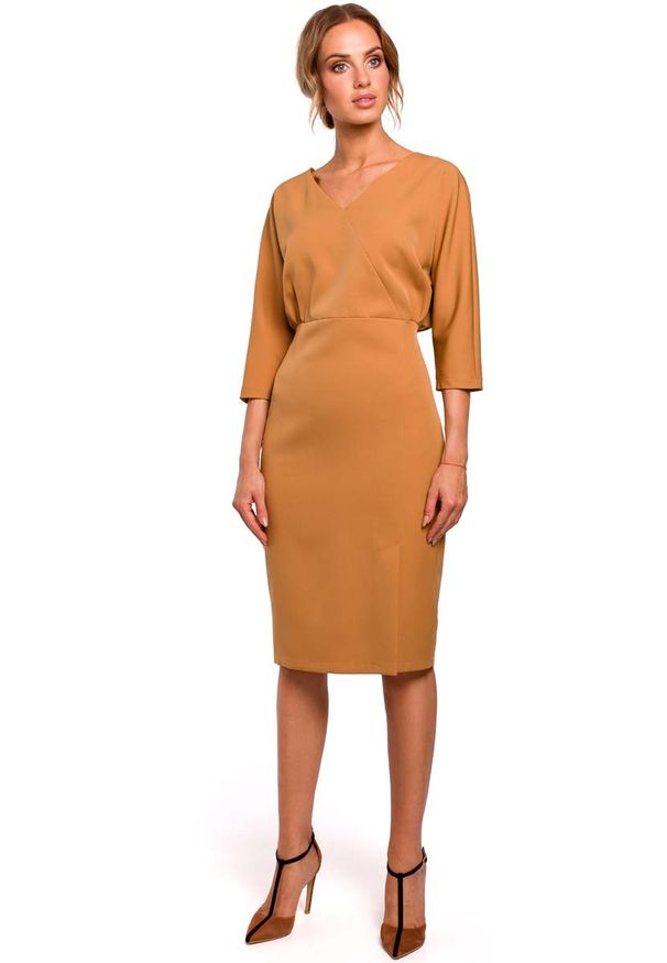 MOE - Cynamonowa Sukienka Oversize z Ołówkowym Dołem. Kolor: brązowy. Materiał: poliester, elastan. Typ sukienki: ołówkowe, oversize