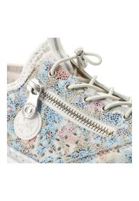 Półbuty damskie Rieker, cholewka materiałowa z nadrukiem kwiatowym wsuwane na płaskiej podeszwie, multikolor, L3252-91. Zapięcie: bez zapięcia. Kolor: wielokolorowy. Materiał: materiał. Szerokość cholewki: normalna. Wzór: nadruk, kwiaty. Obcas: na płaskiej podeszwie #3