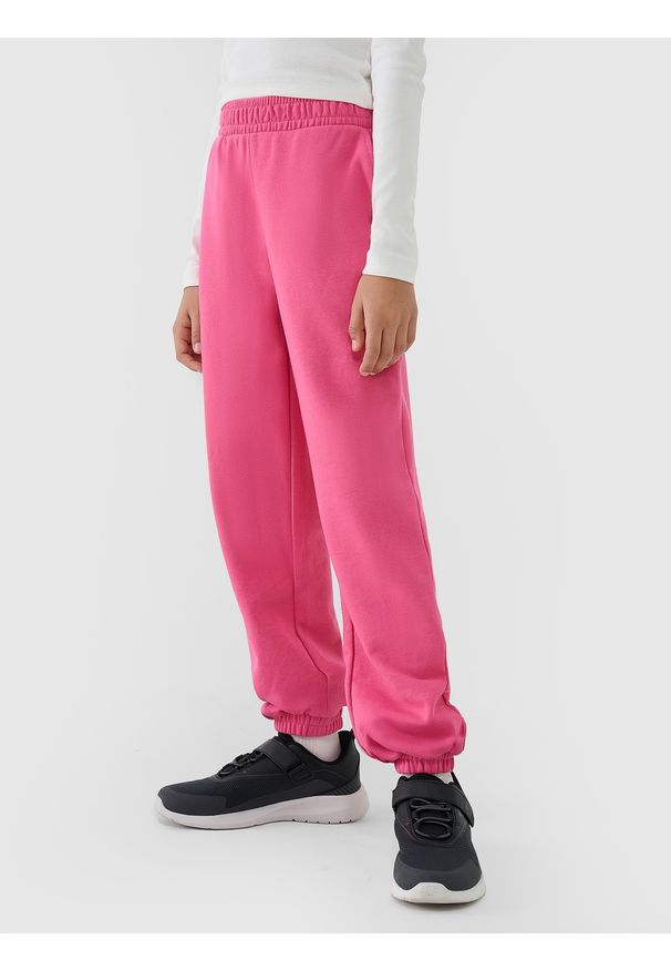 4f - 4F Spodnie dresowe joggery dziewczęce - różowe 134 (8-9 lat). Okazja: na co dzień. Kolor: różowy. Materiał: dresówka. Wzór: ze splotem, gładki. Sezon: lato. Styl: casual, sportowy