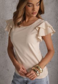 Renee - Beżowa Gładka Bluzka z Bawełny z Rękawkami z Falbanek Nedaxera. Okazja: na co dzień, na randkę, na imprezę. Typ kołnierza: kołnierz z falbankami. Kolor: beżowy. Materiał: bawełna. Długość rękawa: krótki rękaw. Wzór: gładki. Styl: casual #1