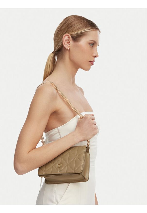 Calvin Klein Torebka Quilted Mini Chain Bag LV04F3321G Beżowy. Kolor: beżowy. Materiał: skórzane