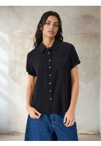 Sinsay - Wiskozowa koszula z ozdobnymi guzikami - czarny. Kolor: czarny. Materiał: wiskoza #1