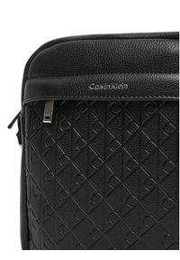 Calvin Klein Saszetka Emblem Emboss Reporter LV04D3204G Czarny. Kolor: czarny. Materiał: skóra #4