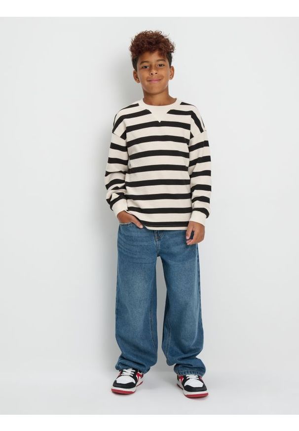 Sinsay - Jeansy baggy z efektem sprania - granatowy. Kolor: niebieski