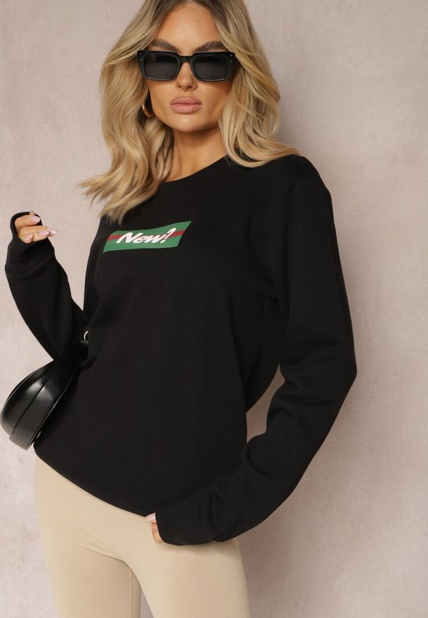Renee - Czarna Bawełniana Bluza z Nadrukiem Corneta. Okazja: na spotkanie biznesowe, na co dzień. Kolor: czarny. Materiał: bawełna. Długość rękawa: długi rękaw. Długość: długie. Wzór: nadruk. Styl: sportowy, biznesowy, casual