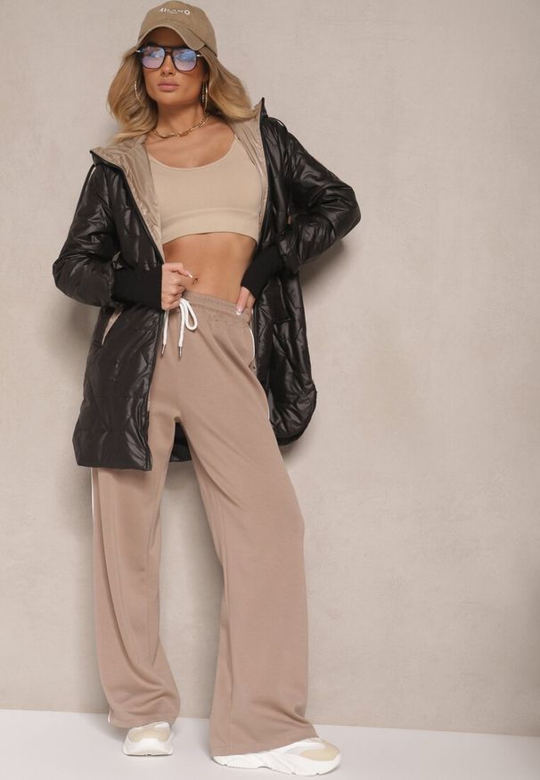 Renee - Czarna Kurtka z Pikowanymi Przeszyciami i Kapturem Zdobiona Suwakami Nusianiela. Okazja: na co dzień. Kolor: czarny. Materiał: jeans. Wzór: aplikacja. Styl: klasyczny, casual, elegancki