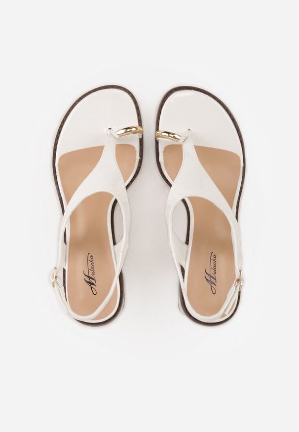 Renee - Białe Sandały w Stylu Japonek na Niskim Słupku z Aplikacją Fyreltarish. Okazja: na co dzień. Kolor: biały. Materiał: jeans. Wzór: aplikacja. Obcas: na słupku. Styl: casual