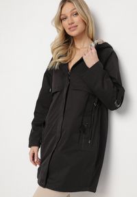 Born2be - Czarna Kurtka Parka z Podpinanymi Rękawami i Kapturem ze Wstawkami w Kratę Kaithna. Kolor: czarny. Materiał: jeans. Wzór: kratka. Styl: klasyczny, elegancki #4