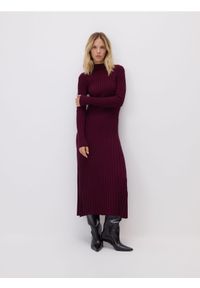Reserved - Sukienka maxi - ciemnofioletowy. Kolor: fioletowy. Materiał: dzianina. Długość: maxi #1