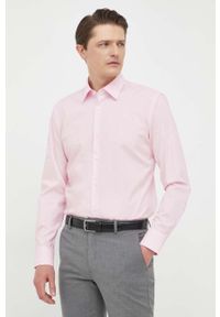 BOSS koszula męska kolor różowy slim z kołnierzykiem klasycznym. Typ kołnierza: kołnierzyk klasyczny. Kolor: różowy. Materiał: bawełna, materiał. Styl: klasyczny