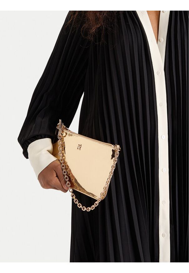 TOMMY HILFIGER - Tommy Hilfiger Torebka Th Icon Chain Shoulder Pouch Met AW0AW18219 Złoty. Kolor: złoty. Materiał: skórzane