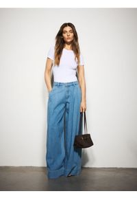 Reserved - T-shirt slim fit - biały. Kolor: biały. Materiał: dzianina, bawełna