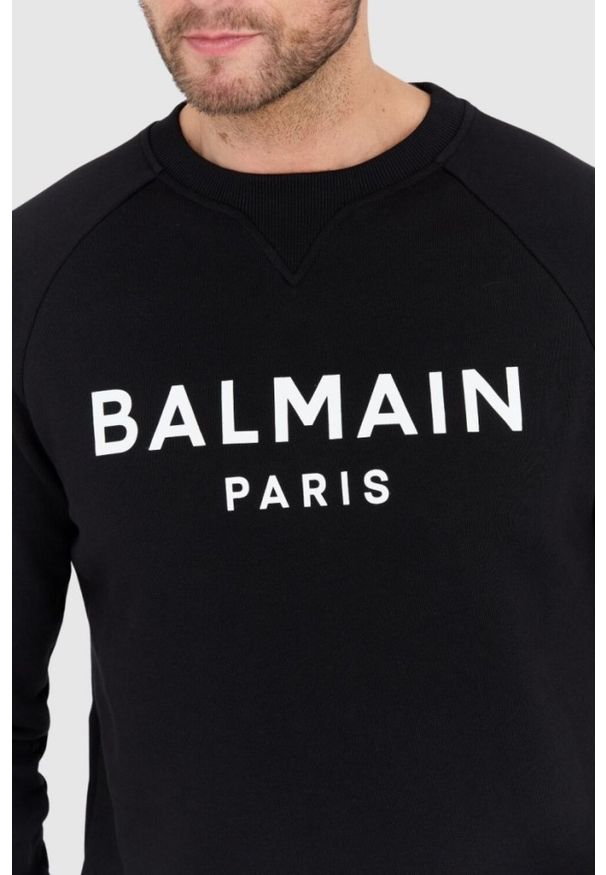 Balmain - BALMAIN Czarna bluza męska z dużym białym logo. Kolor: czarny