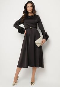 Born2be - Czarna Sukienka Wieczorowa Ozdobiona Paskiem i Kwiatami 3D Temarita. Kolor: czarny. Wzór: aplikacja, kwiaty. Styl: wizytowy #4