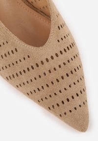 Renee - Ciemnobeżowe Czółenka Slingback VICES na Kaczuszce z Ażurową Cholewką Klephei. Zapięcie: pasek. Kolor: beżowy. Materiał: jeans, skóra, koronka. Szerokość cholewki: normalna. Wzór: ażurowy. Obcas: na szpilce #8