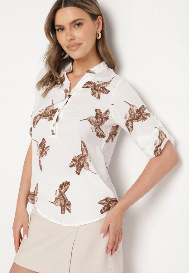 Born2be - Biała Koszula z Bawełną z Motywem Ptaków Lumavisse. Okazja: na co dzień. Typ kołnierza: kołnierzyk klasyczny. Kolor: biały. Materiał: bawełna. Styl: casual, elegancki, klasyczny