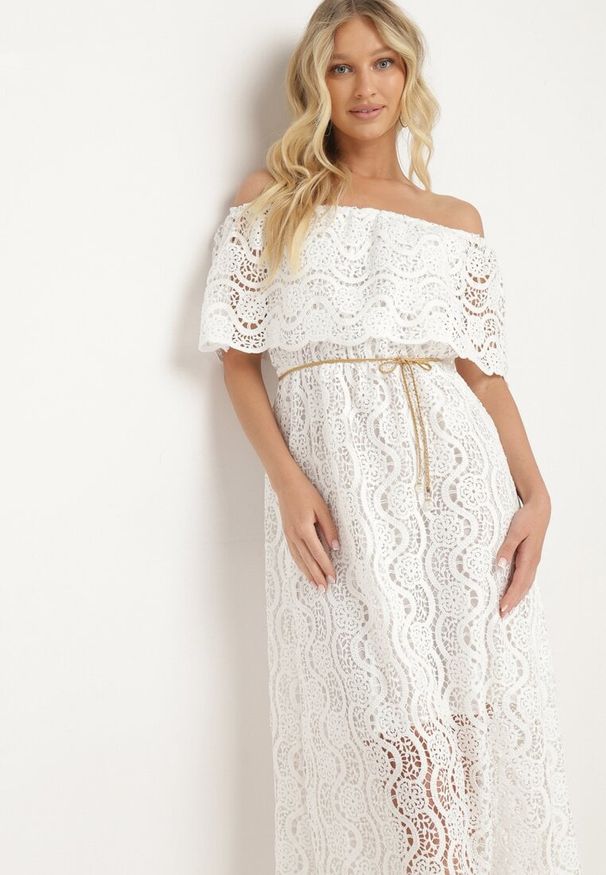 Born2be - Biała Bawełniana Ażurowa Sukienka Hiszpanka z Gumką w Talii Lianeavia. Okazja: na co dzień. Typ kołnierza: dekolt hiszpanka. Kolor: biały. Materiał: bawełna. Wzór: ażurowy. Sezon: wiosna, lato. Styl: casual, klasyczny