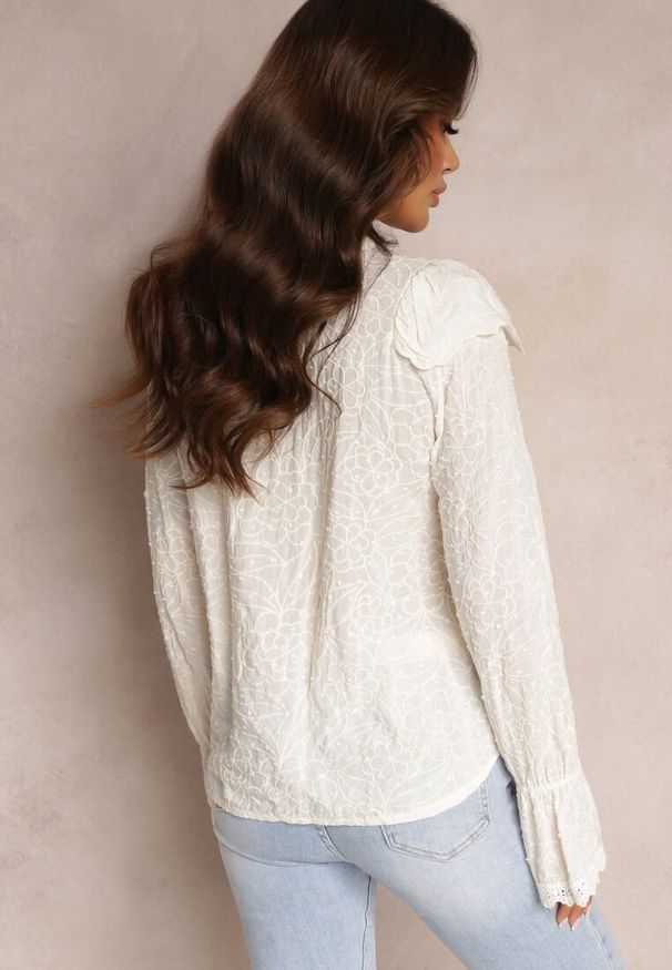 Renee - Beżowa Haftowana Koszula z Wiskozy z Falbankami i Ozdobnymi Mankietami Maybre. Okazja: na co dzień. Typ kołnierza: kołnierz z falbankami. Kolor: beżowy. Materiał: wiskoza. Długość rękawa: długi rękaw. Długość: długie. Wzór: haft. Styl: elegancki, casual