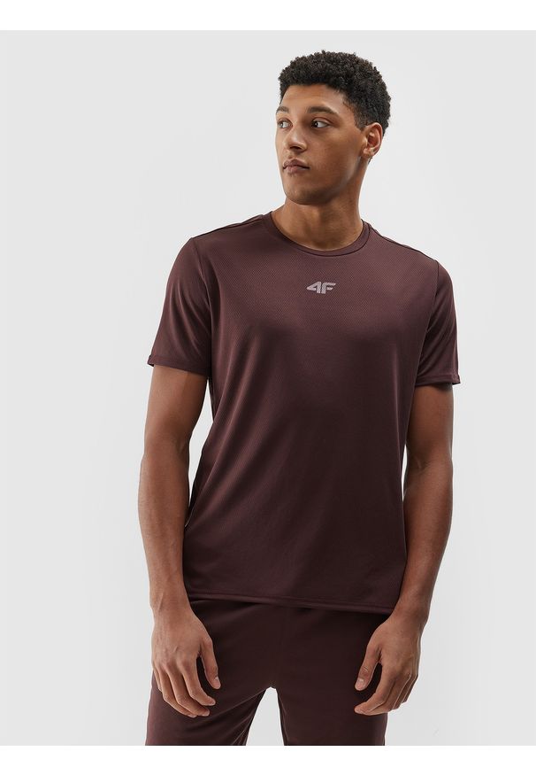 4f - 4F Koszulka treningowa szybkoschnąca męska - brązowa XL. Kolor: brązowy. Materiał: dzianina, włókno, syntetyk, materiał. Długość rękawa: krótki rękaw. Długość: krótkie. Wzór: gładki, ze splotem. Sport: fitness