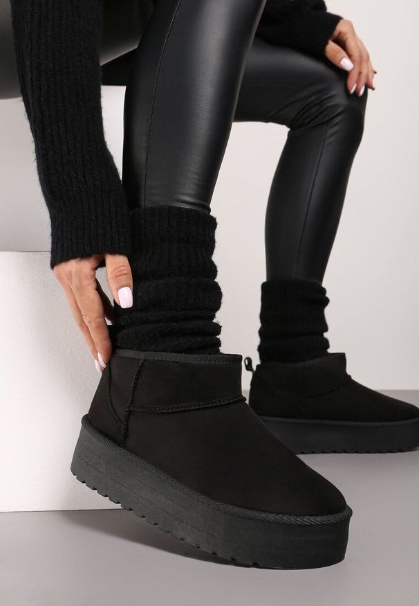 Born2be - Czarne Ocieplone Śniegowce Wsuwane na Platformie Meralyn. Okazja: na co dzień. Zapięcie: bez zapięcia. Kolor: czarny. Materiał: wełna, jeans. Obcas: na platformie. Styl: klasyczny, casual, elegancki