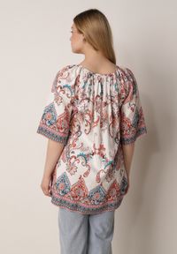 Born2be - Czerwona Wiskozowa Bluzka w Etniczny Wzór z Frędzlami w Stylu Boho Raimine. Okazja: do pracy, na co dzień. Kolor: czerwony. Materiał: wiskoza. Wzór: gładki. Styl: boho #6