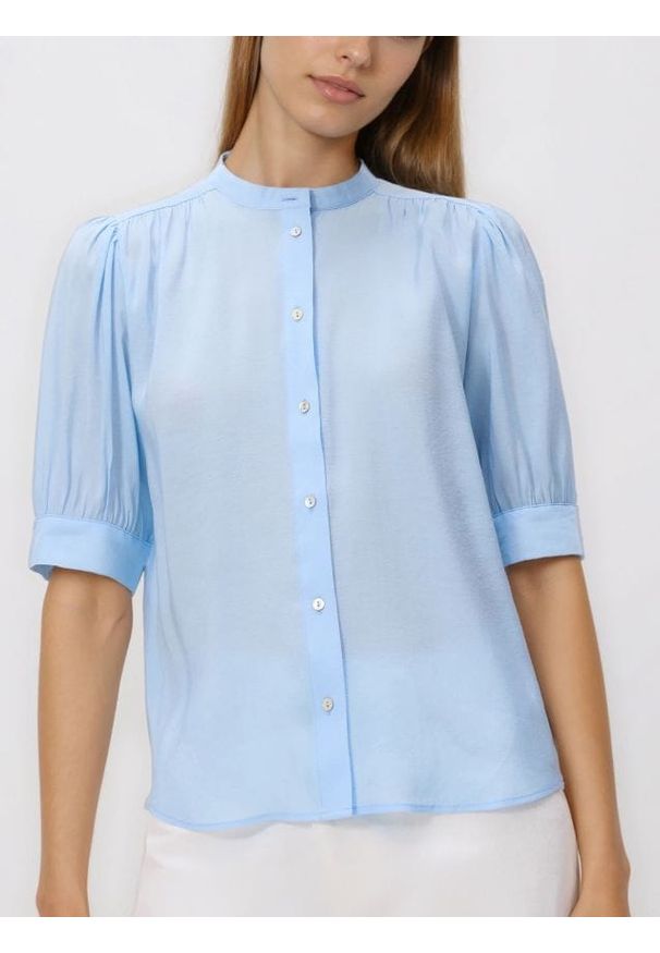 Reserved - Koszula z krótkim rękawem - jasnoniebieski. Kolor: niebieski. Materiał: tkanina, wiskoza. Długość rękawa: krótki rękaw. Długość: krótkie