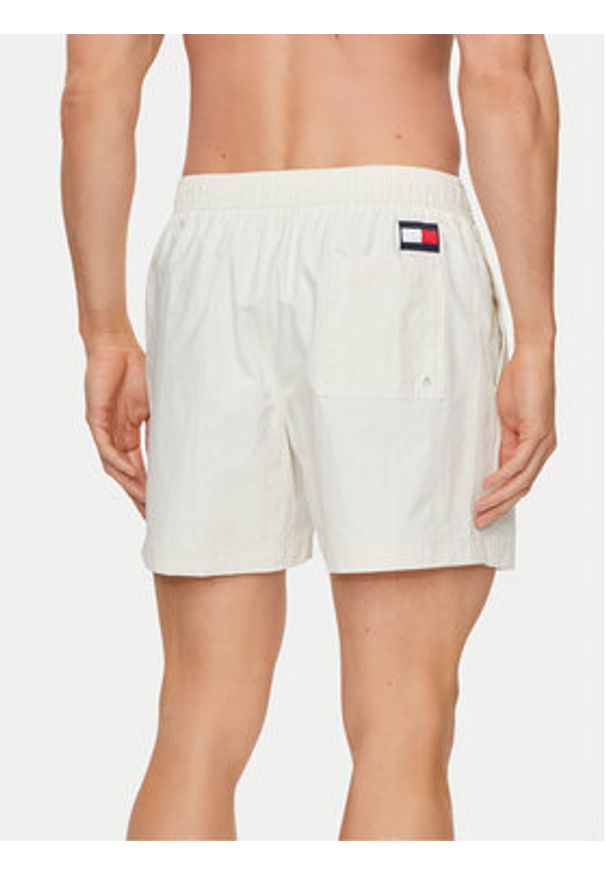 TOMMY HILFIGER - Tommy Hilfiger Szorty kąpielowe UM0UM02048 Biały Slim Fit. Kolor: biały. Materiał: syntetyk